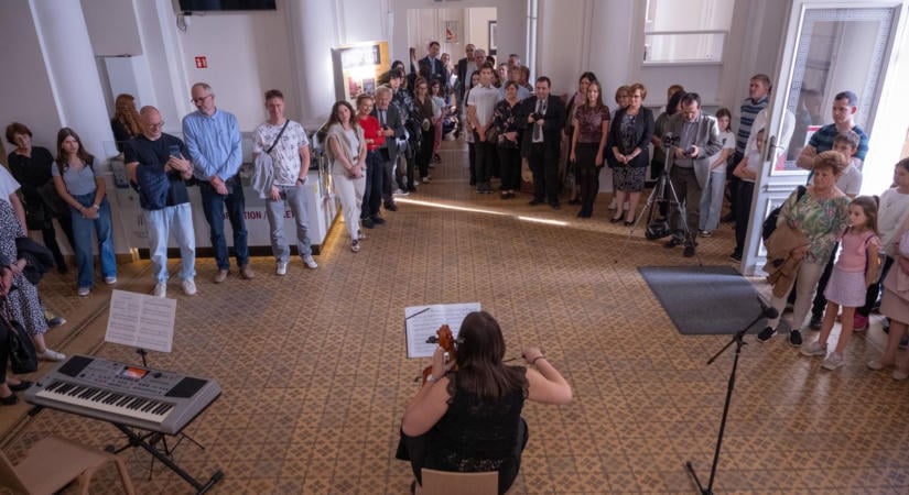 Jubileumi tárlaton mutatják meg, hová jutottak a bordányi iskola növendékei – galériával, videóval