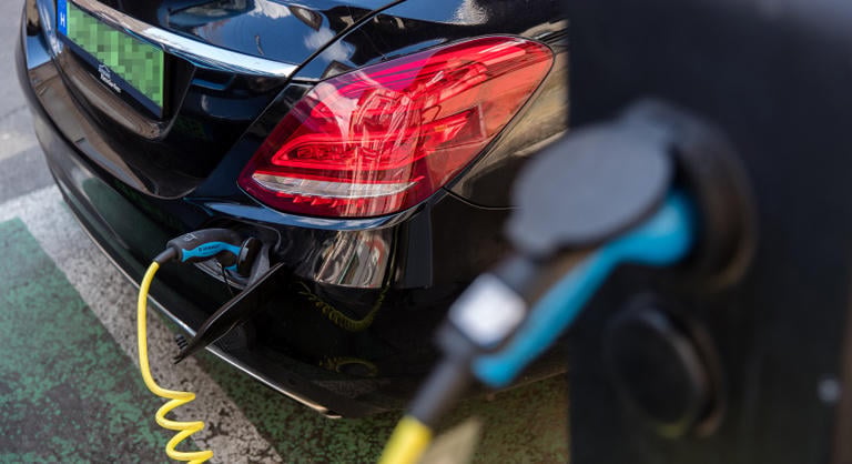Lassan fordul a kocka: változik, ahogy az autósok az elektromos jövőt nézik