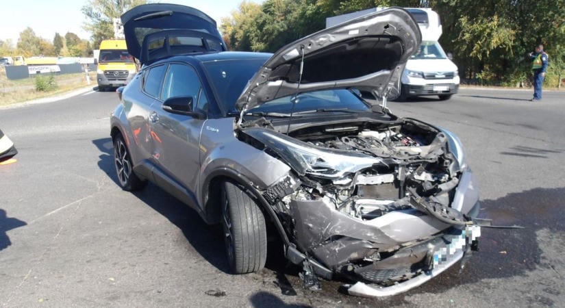 Durva fotókon a 4-esen történt baleset! Négy gyermek is megsérült