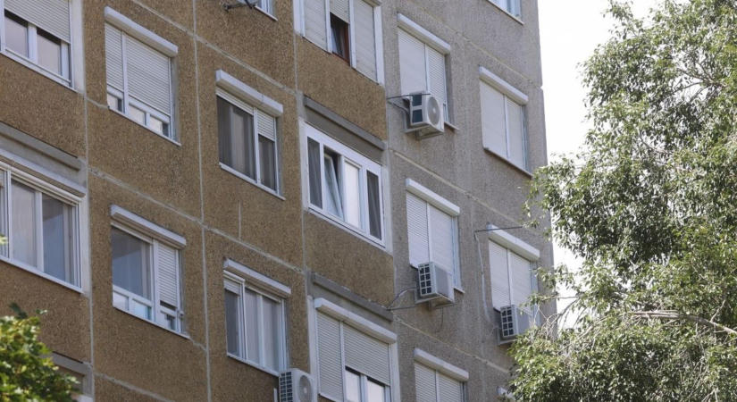 Megszólaltak a szirénák! Kiderült, miért vonult ki a katasztrófavédelem a Borbíró térre!