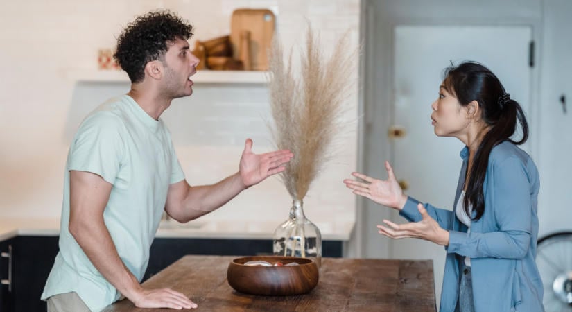 Hogyan lehet úgy nem egyetérteni valakivel, hogy közben ne sérüljön a kapcsolat? Egy terapeuta tanácsai