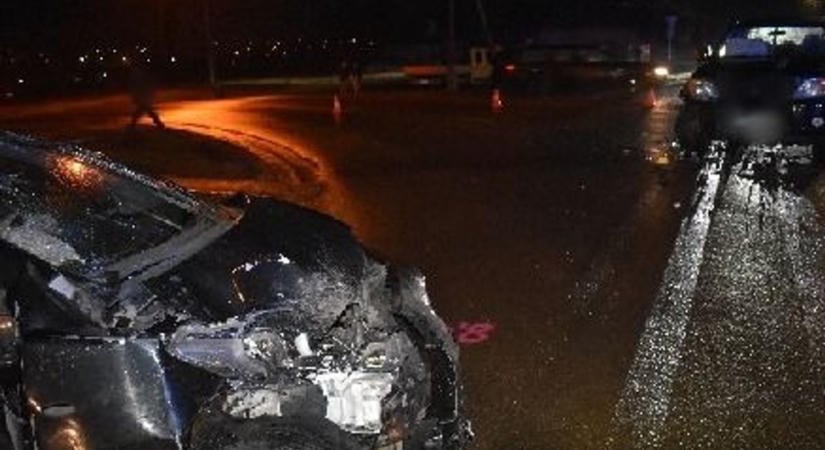 Baleset Ecséd közelében: nem adott elsőbbséget a sofőr, többen megsérültek!