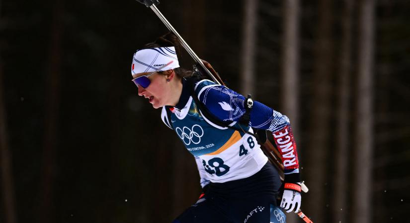 A váltó után egyéniben is olimpiai bajnok lett a biatlonos Julia Simon, aki tavaly felfüggesztettet kapott, mert meglopta csapattársait
