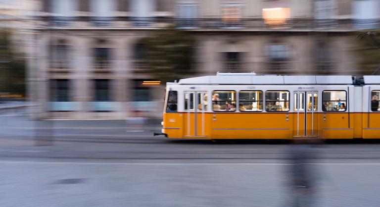 A hőség miatt kiugrott a villamossín a helyéről Pesterzsébeten