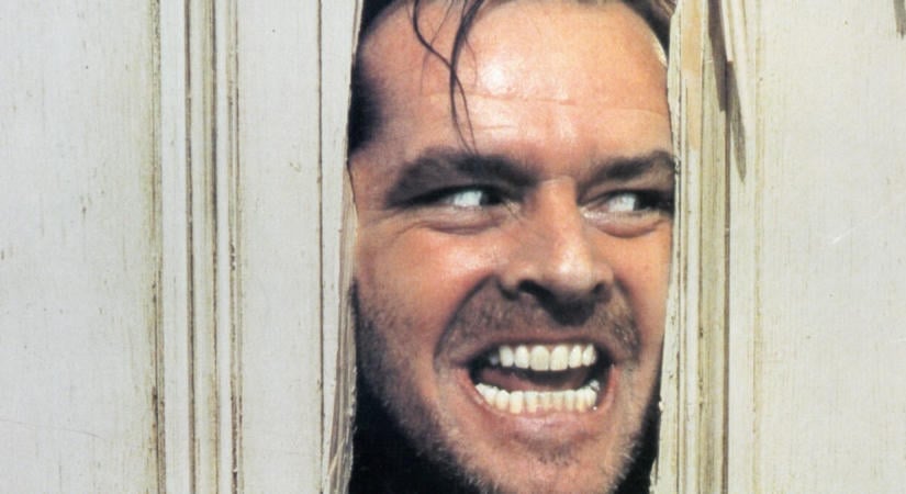 Elárverezik Jack Nicholson fejszéjét, amellyel szétverte a filmtörténet egyik leghíresebb ajtaját