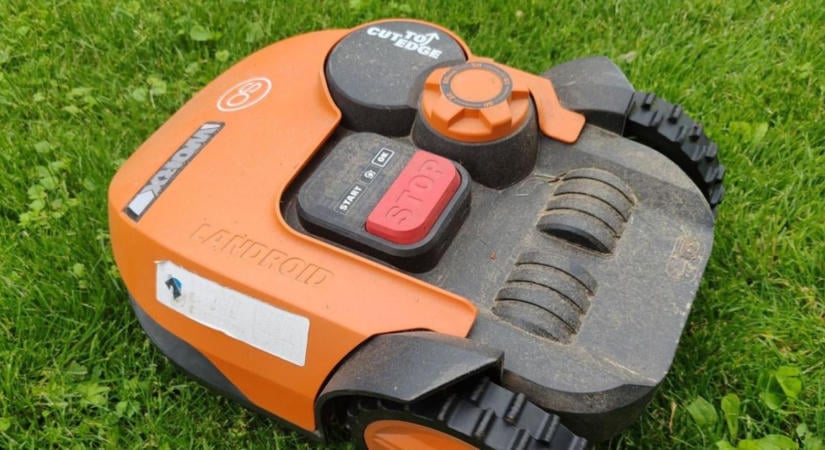 Robotfűnyíró téli tárolása: hova kerüljön a gép és az akkumulátor?