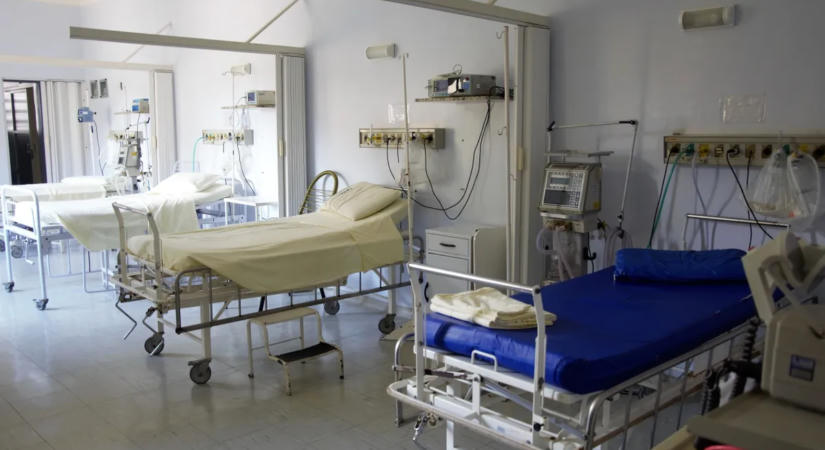Nem foglalkoztak a nőt tüneteivel az orvosok: 2 évvel később 15 daganatot műtöttek ki testéből