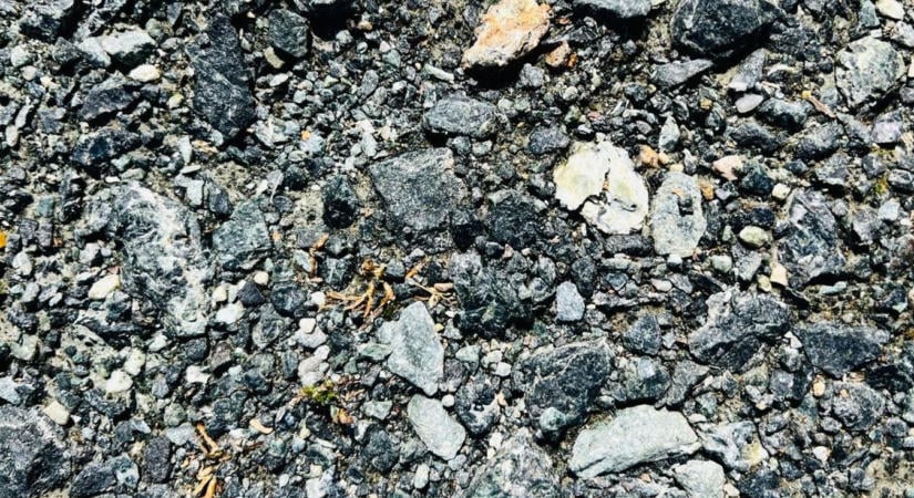 Csak tetézték a bajt?! Aztbesztügy: a Greenpeace szerint súlyosan egészségkárosító módon történik a mentesítés a szomszéd megyében