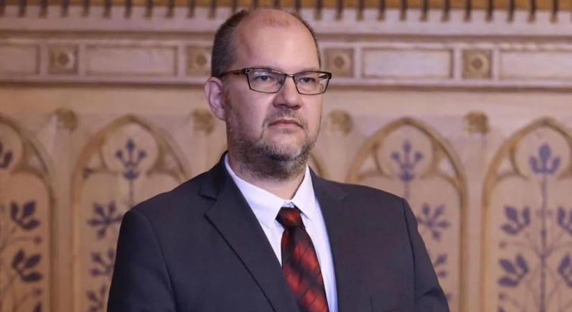 A Médiatanács elnöke is tagja az iskolai érzékenyítést végző LMBTQ-szervezet felügyelőbizottságának