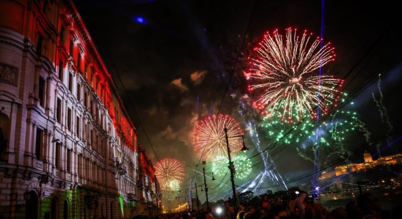 A mentők kétszáznál több esetben segítettek Budapesten az ünnepi rendezvényeken