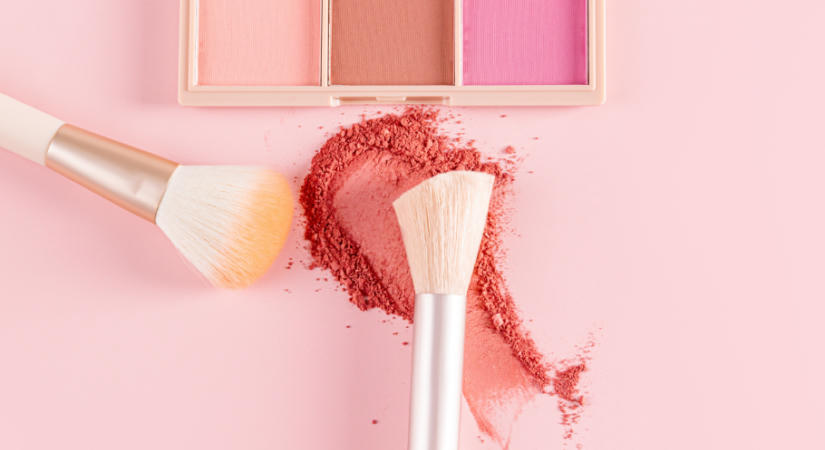 Jön az anti-blush: 2026 őszén egészen másképp viseljük a pirosítót