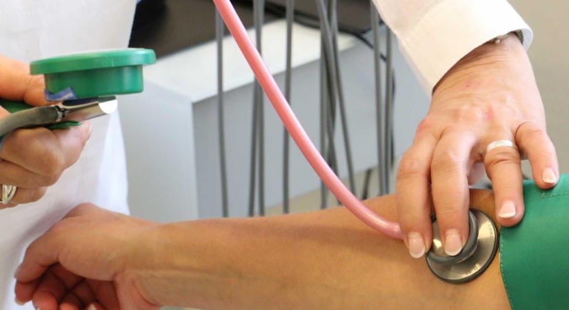 Több mint 6800 korábban befagyasztott álláshelyet oldottak fel az egészségügyben