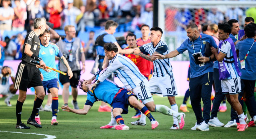 Politikai üzenetek, rasszizmus, verekedés – A FIFA több eljárást indított Argentína ellen a vb-n történtek miatt