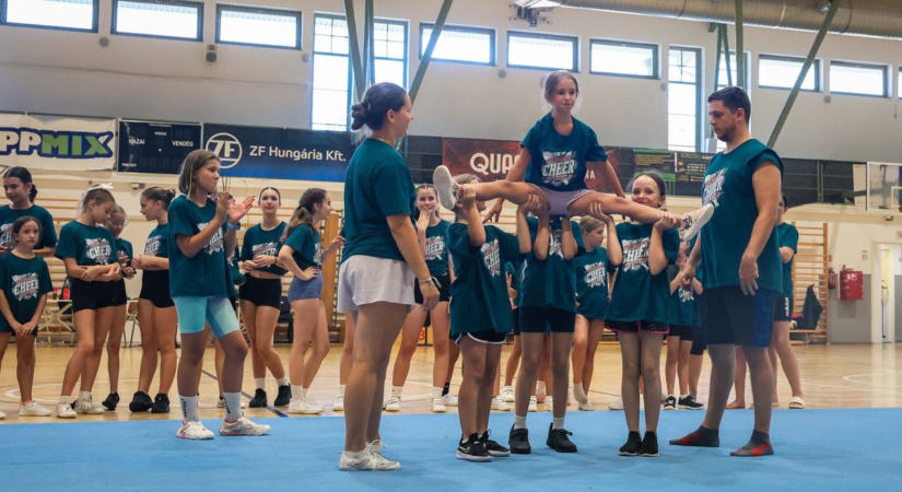 Egy hétig táboroznak a cheerleaderek Egerben