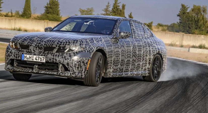 Íme a vadonatúj 3-as BMW, 6 hengerrel és drift móddal