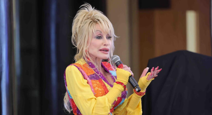 Megszavazták: Dolly Parton nevét veszi fel egy város repülőtere – már az énekesnő halála előtt felvetődött az ötlet