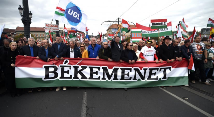 Bayer Zsolták Békemenetet szerveznek október 23-ra