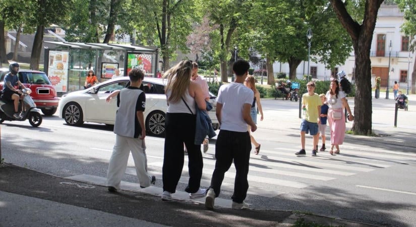 Új okoszebrával válik biztonságosabbá a gyalogosközlekedés Egerben
