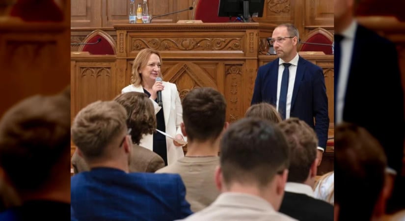 Bihar megyei diákvezetők látogatása az Országházban