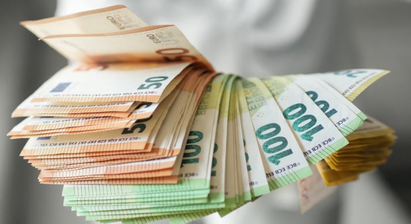 Itt a nagy bejelentés, ezer eurós minimálbért vezetnek be a szomszédban