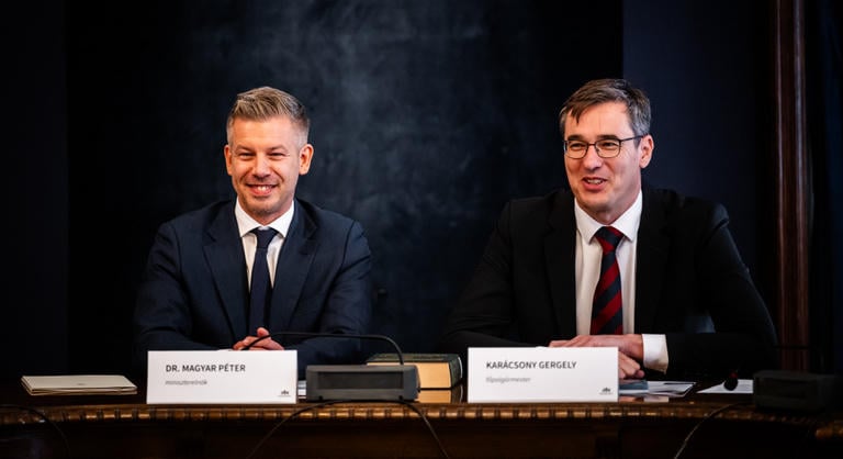 Fontos tárgyalásra érkezett Magyar Péter, zárt ajtók mögött zajlik az egyeztetés