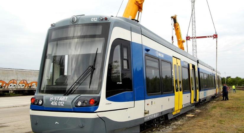 Megérkezett az utolsó, 12. tram-train