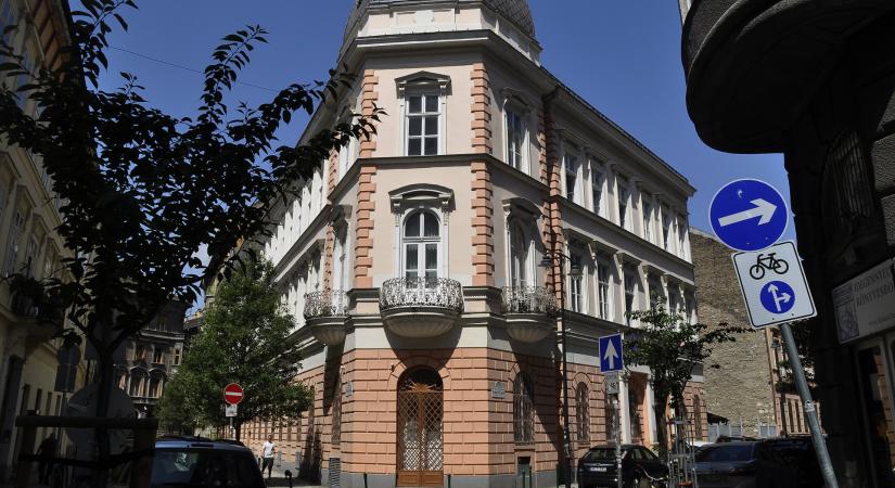 Új fejlemény az NKA-ügyben: 4 tisztviselő letartóztatásban marad, ketten bűnügyi felügyelet alá kerülnek