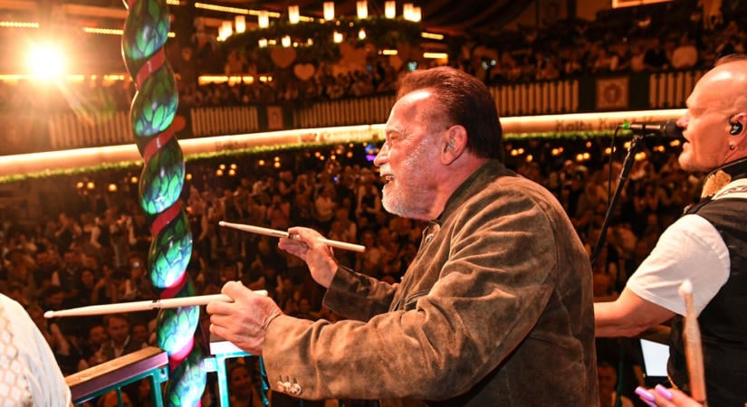 Mekkora buli volt! Arnold Schwarzenegger vezényelt az Oktoberfesten - Fotókon a Terminátor