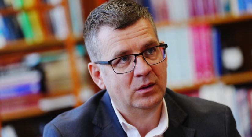 Felfüggesztette Seszták Miklós mentelmi jogát a parlament