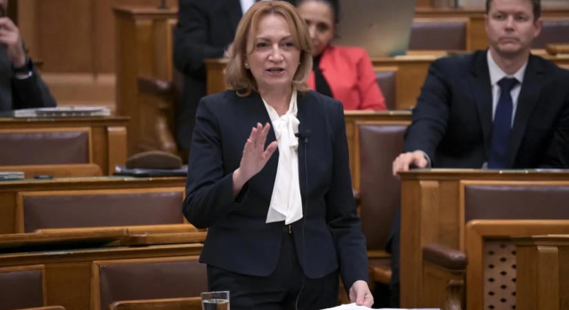 Költségvetési módosítás és gyermekvédelmi javaslatok az Országgyűlésben