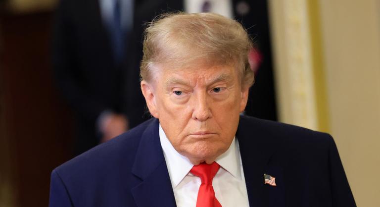 Donald Trump elbukta a csatát, súlyos milliókat fizethet egy szexuális zaklatási ügyben