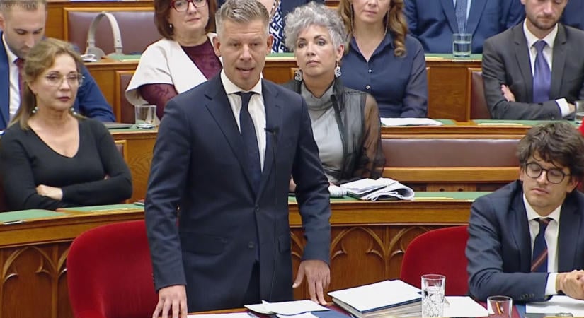 Beszivárogtak a büféből a képviselők, majd elképesztő jelenetet rendeztek: Magyar Péter azonnal szembesítette őket a patkóban – Videó