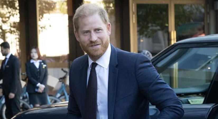 Harry herceg Meghan nélkül érkezett a londoni díjátadóra