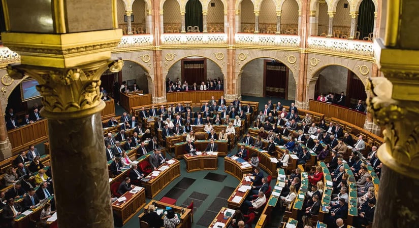 A napirend előtti felszólalásokat követően több képviselő mentelmi joga is az Országgyűlés elé kerül – élőben az Origón!
