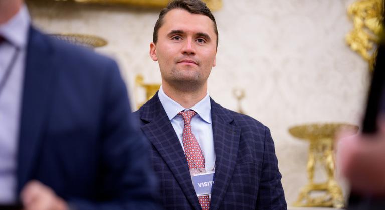 Egy kisebb vagyonból készült el az életnagyságú Charlie Kirk-szobor, de senki nem akarja megvenni