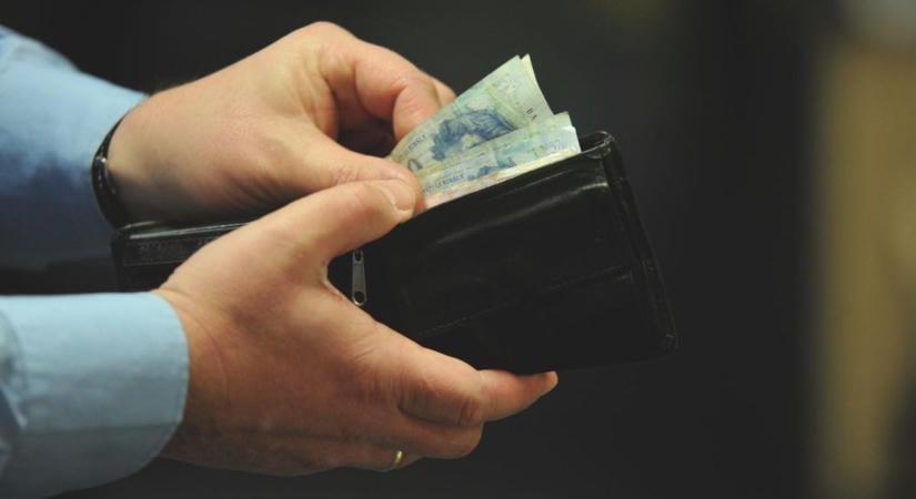 Holnaptól jön a drágulás, ennyivel kell majd többet fizetni a vásárlóknak