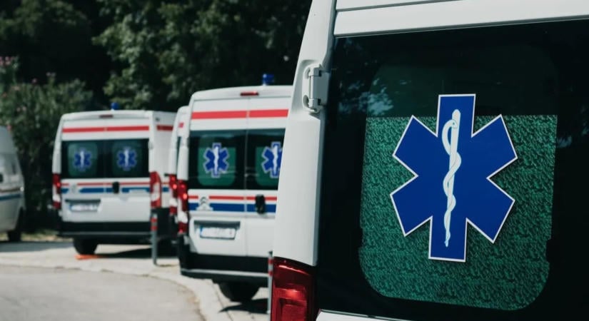 Zokova szállt ki a teherautóból a sofőr – egy 15 éves lány feküdt a jármű alatt