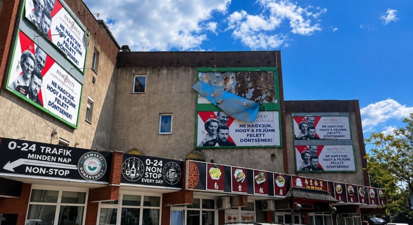 Két óriás marad talpon a budapesti plakátpiacon – Mészárosékhoz köthető cég is nyerő helyzetbe kerülhet