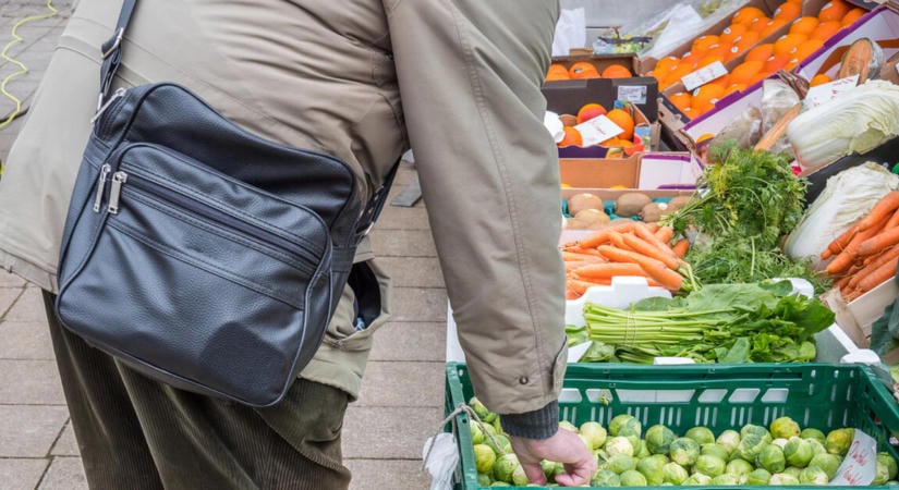 Ami régen természetes volt, ma már luxus: 10 nyugdíjasból 6 kénytelen lemondani valamiről