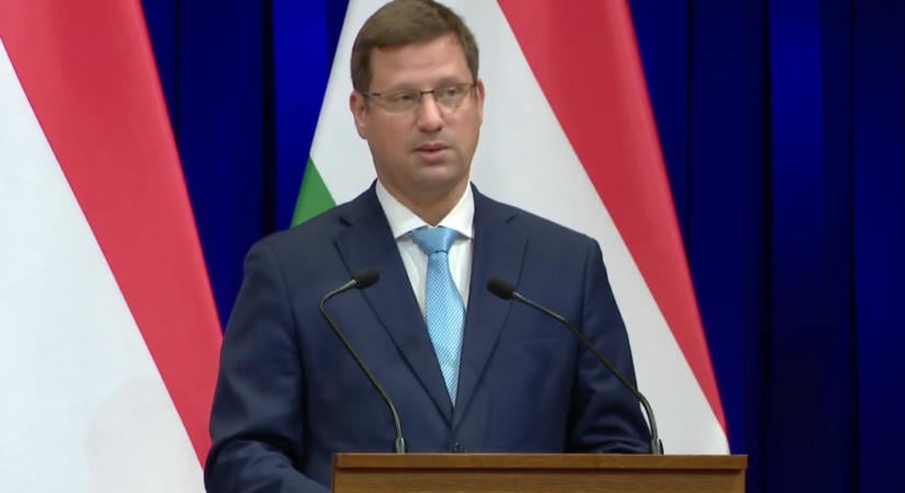 Kézzel ráírták a kormányhatározatra, hogy a volt miniszter cégének kell kapnia a megbízást