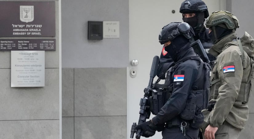 Szerb belügyminisztérium: terrortámadás történt Izrael belgrádi nagykövetségénél