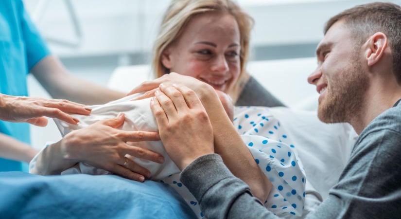 Ikrekre számítottak, de a szülőszobán valami egészen megdöbbentő dolog történt – Erre az orvosok sem voltak felkészülve!