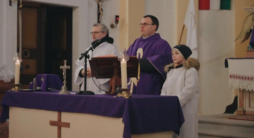 Nagyböjti készületek korábbi káplánok közreműködésével