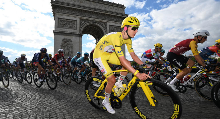 Őrült befutó a Tour de France utolsó etapján, Tadej Pogacar ötödször győzedelmeskedett