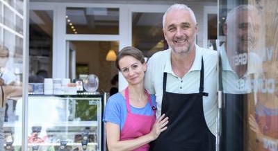 Zamárdiban nyitott újra a méltán híres Villa Gréta – Egy nyaraló kertjében élvezhetjük a csodás sütiket