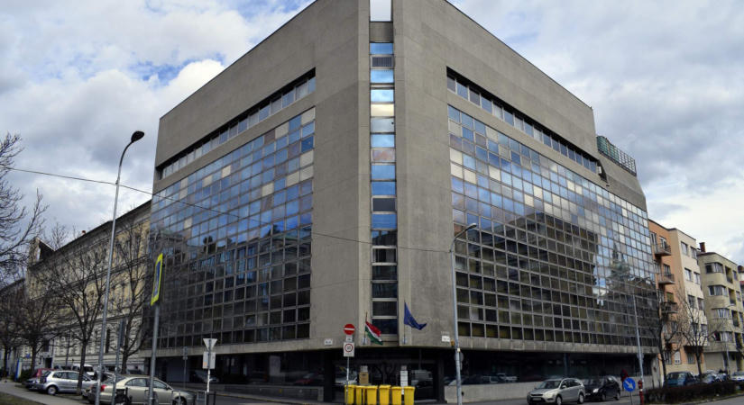 Módosítja éves finanszírozási tervét az ÁKK