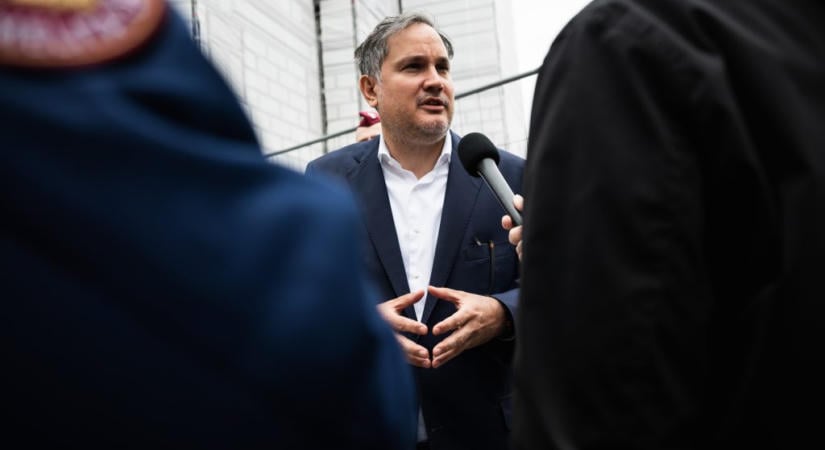 Egy 88 kilométeres útra is magángépet béreltek Nagy Mártonék