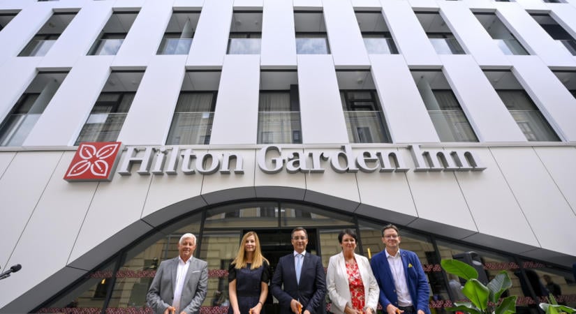 Kapitány István feljelentést tett hűtlen kezelés miatt, a debreceni Hilton is érintett