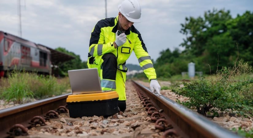 Zajosabb lehet az éjszaka a vasút közelében, több októberi éjszakán is dolgozik a MÁV Egerben