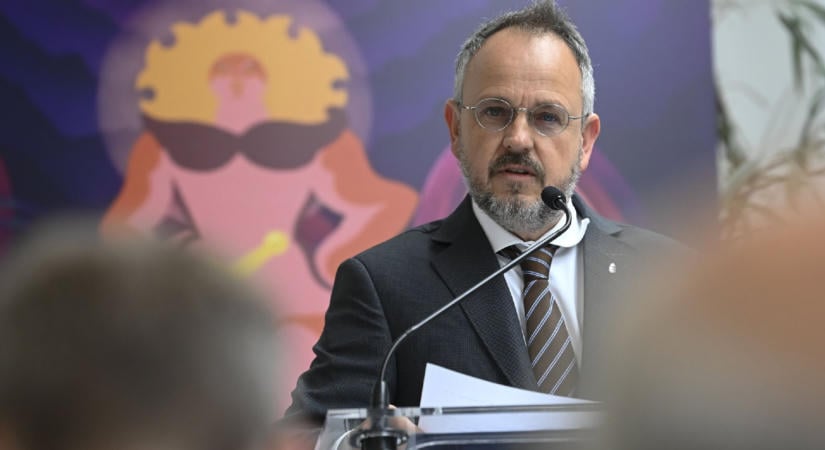 Üzent a szegedi Csillagbörtönből Bús Balázs